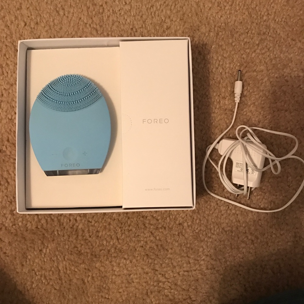 Foreo Luna Skin Cleansing Device